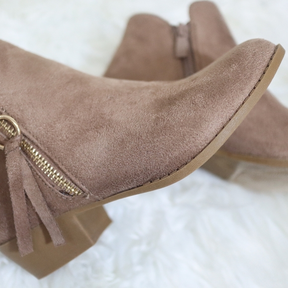 2Y Dusty Rose Booties - Picture 5 of 16